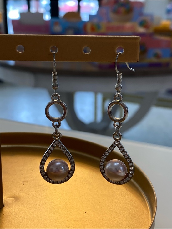 Jewelry - Silver Tone Teardrop Pearl Dangle Earrings - Sleek Women Jewelry
